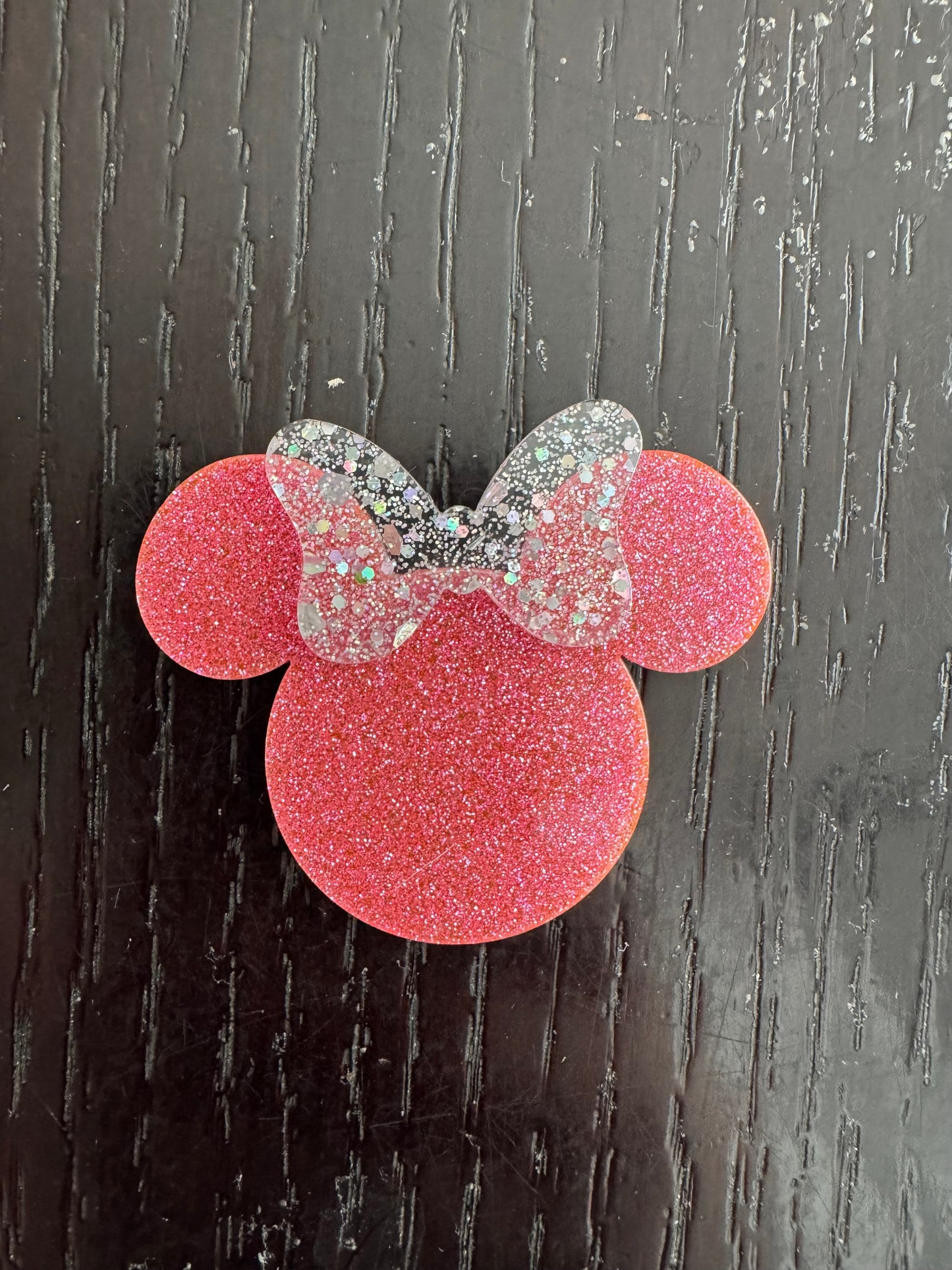 Minnie head pink badge reel