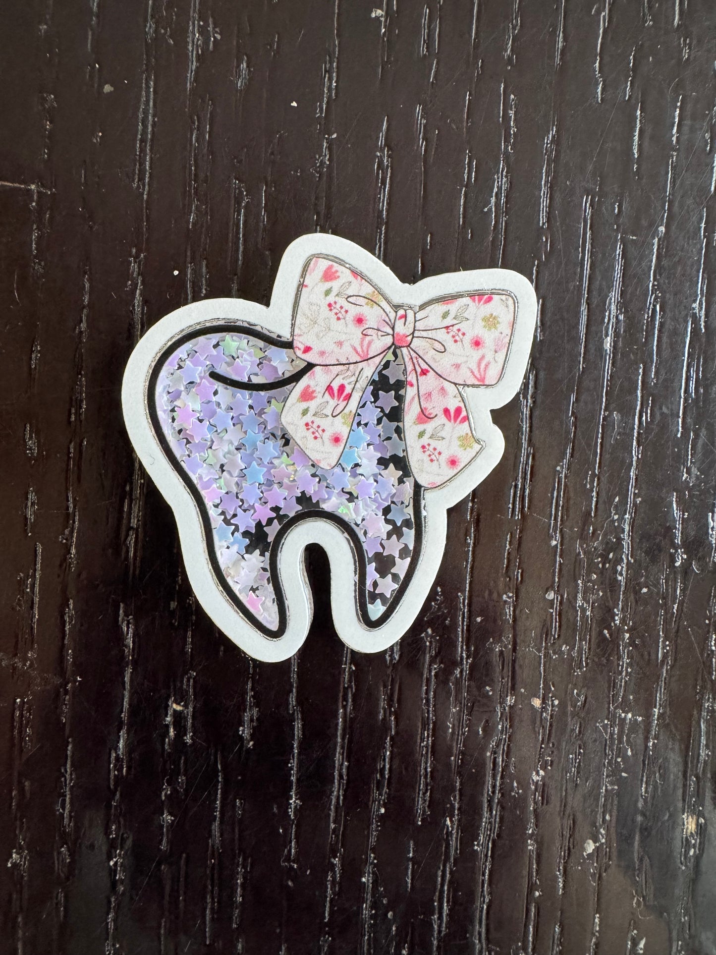 Dental shaker badge reel