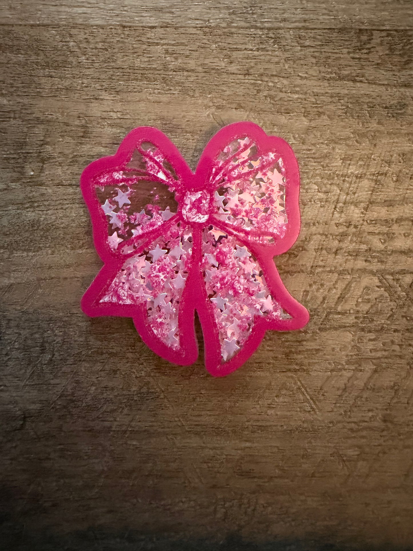 Bow shaker badge reel