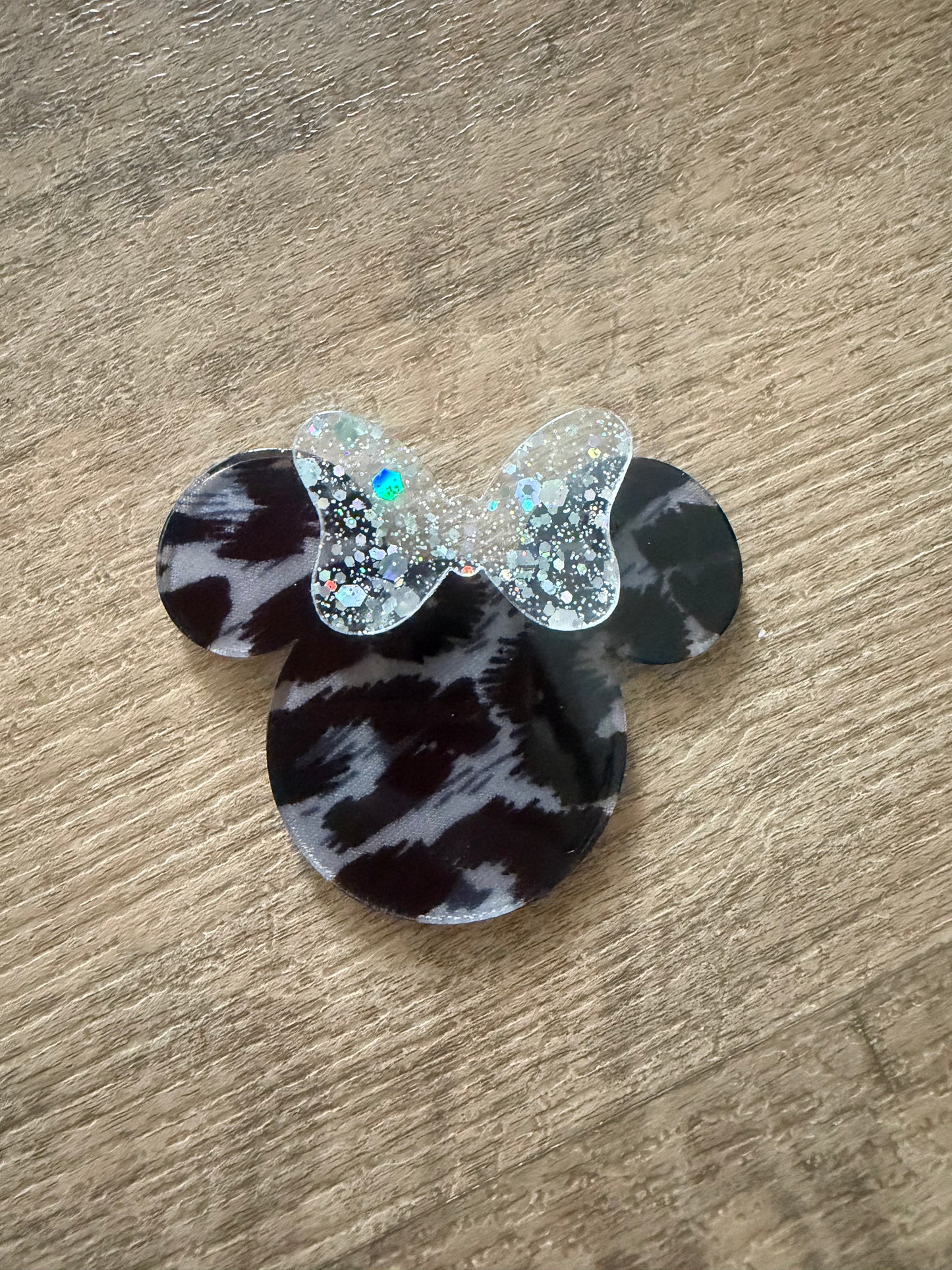 Minnie head badge reel