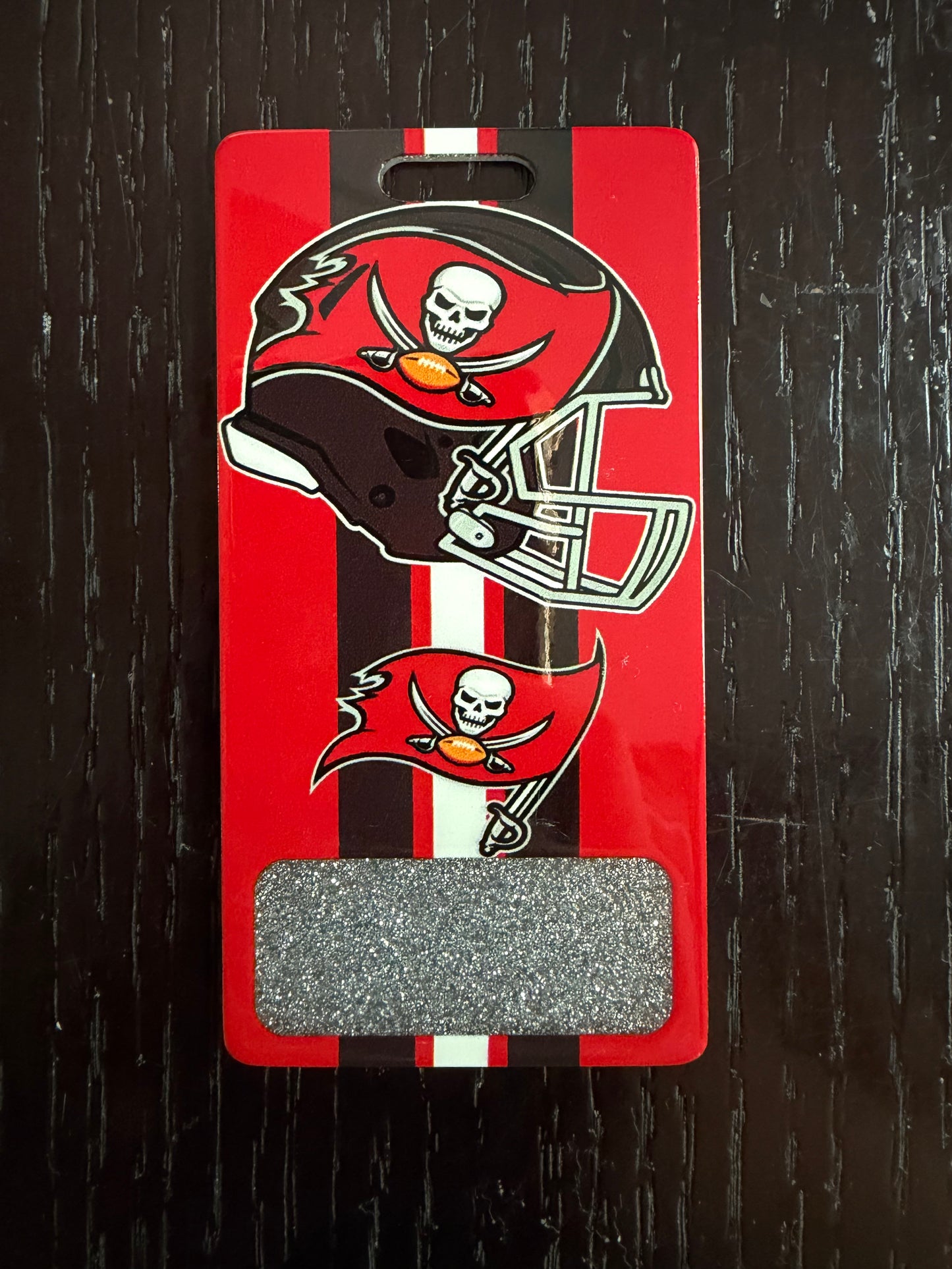 Buccaneers vertical badge buddy