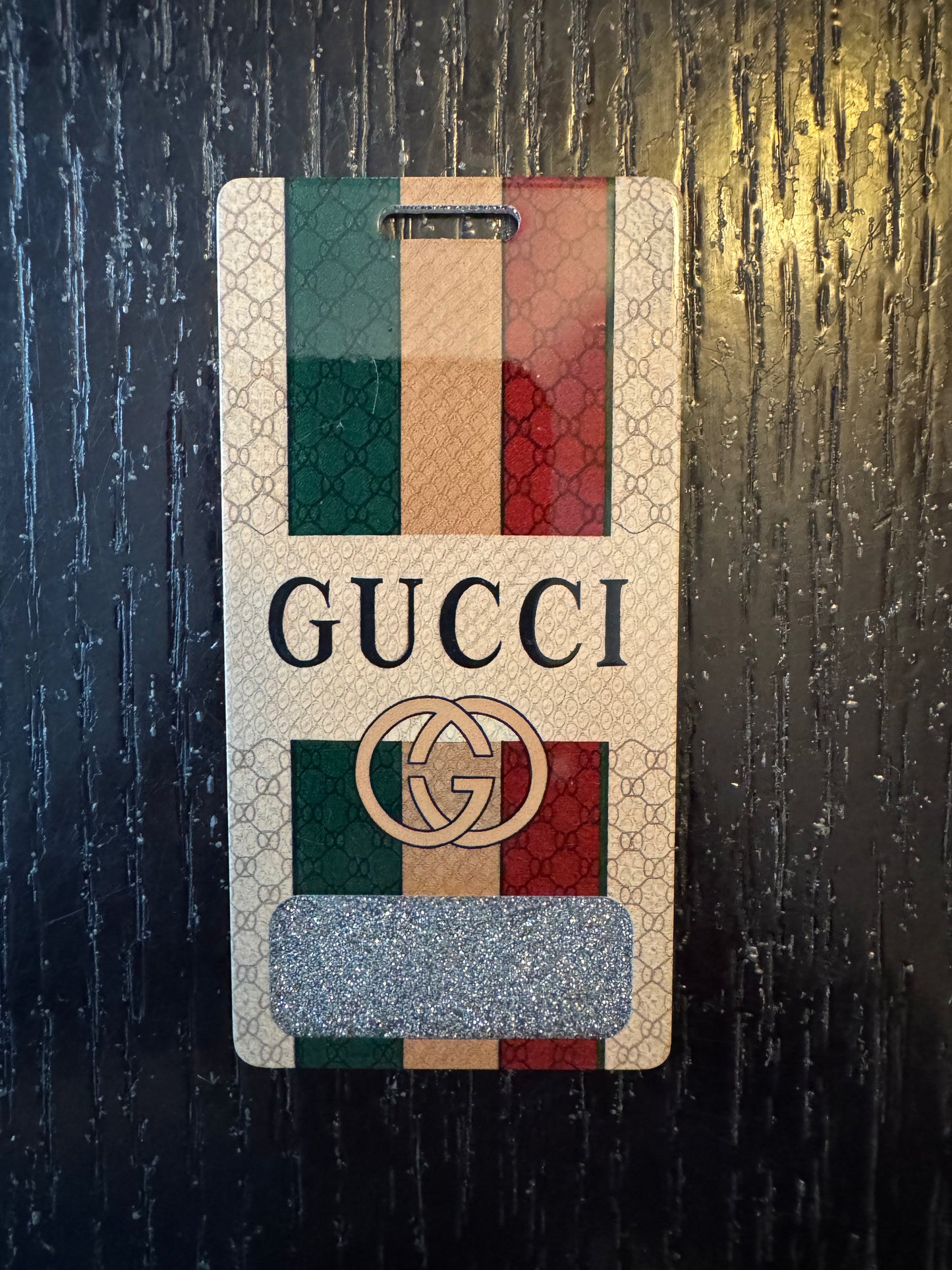 Gucci vertical badge buddy